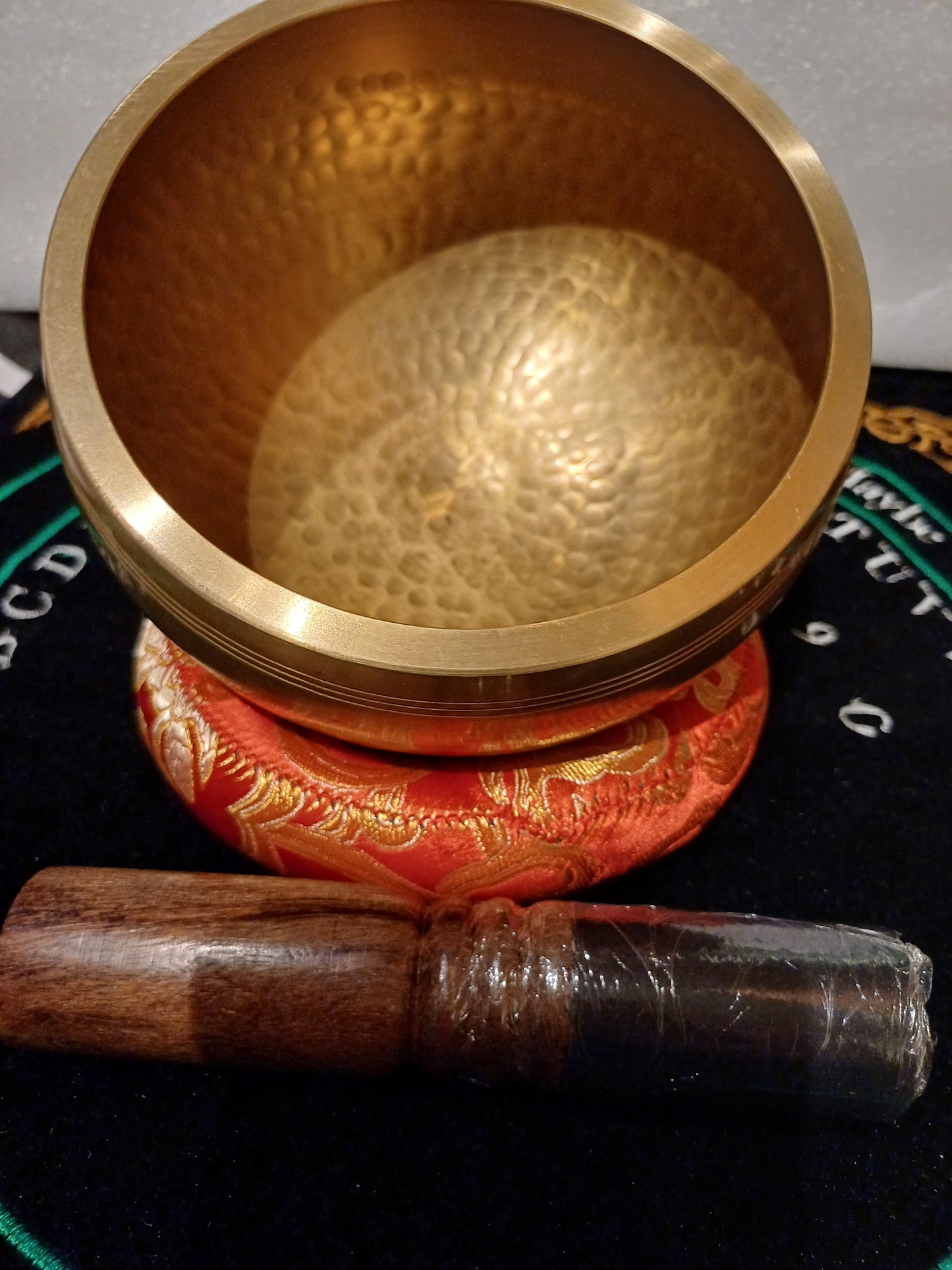 8cm Nepalese Singing Bowl with Cushion and Striker