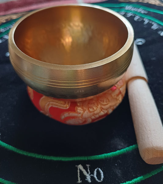 8cm Nepalese Singing Bowl with Cushion and Striker